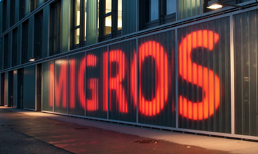 Façade avec logo Migros Façade avec logo Migros